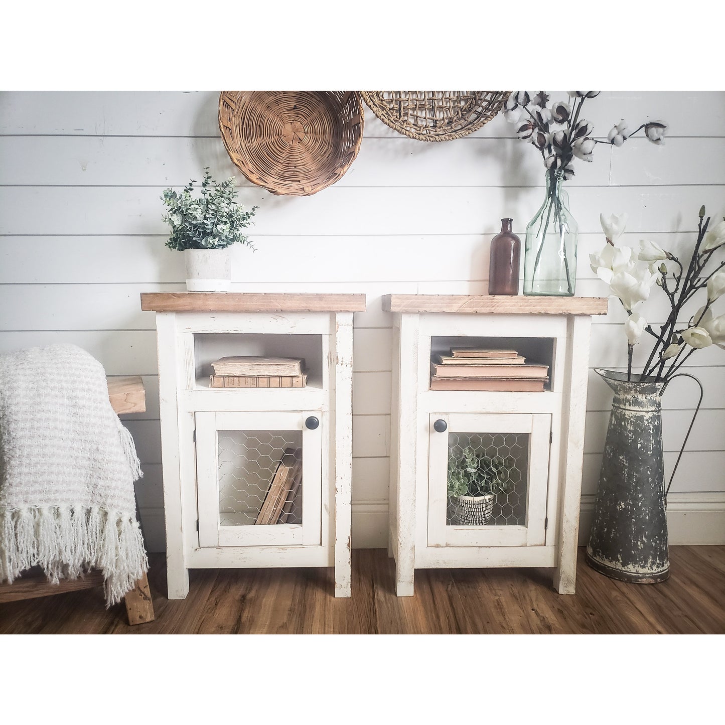 Keily Farmhouse Nightstand