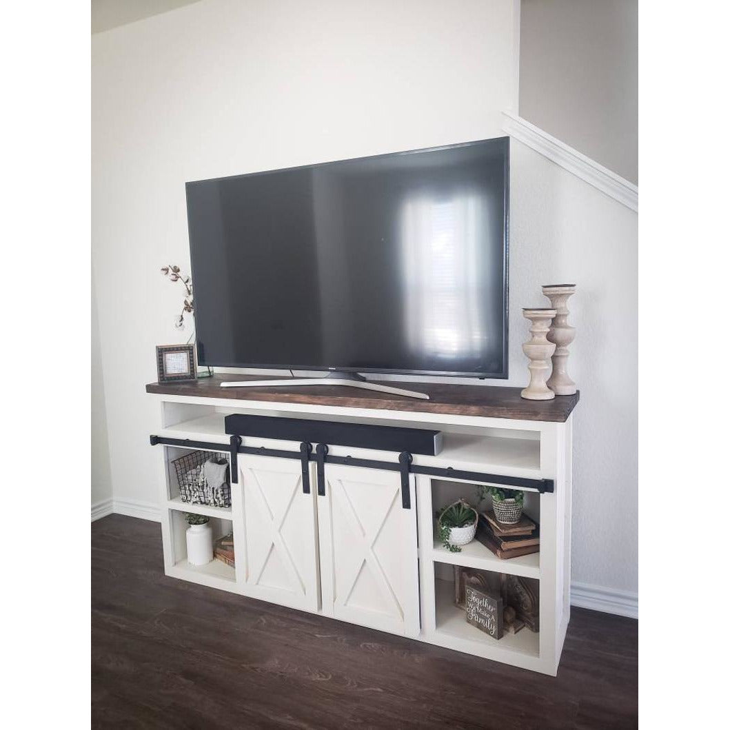 Amia entertainment center